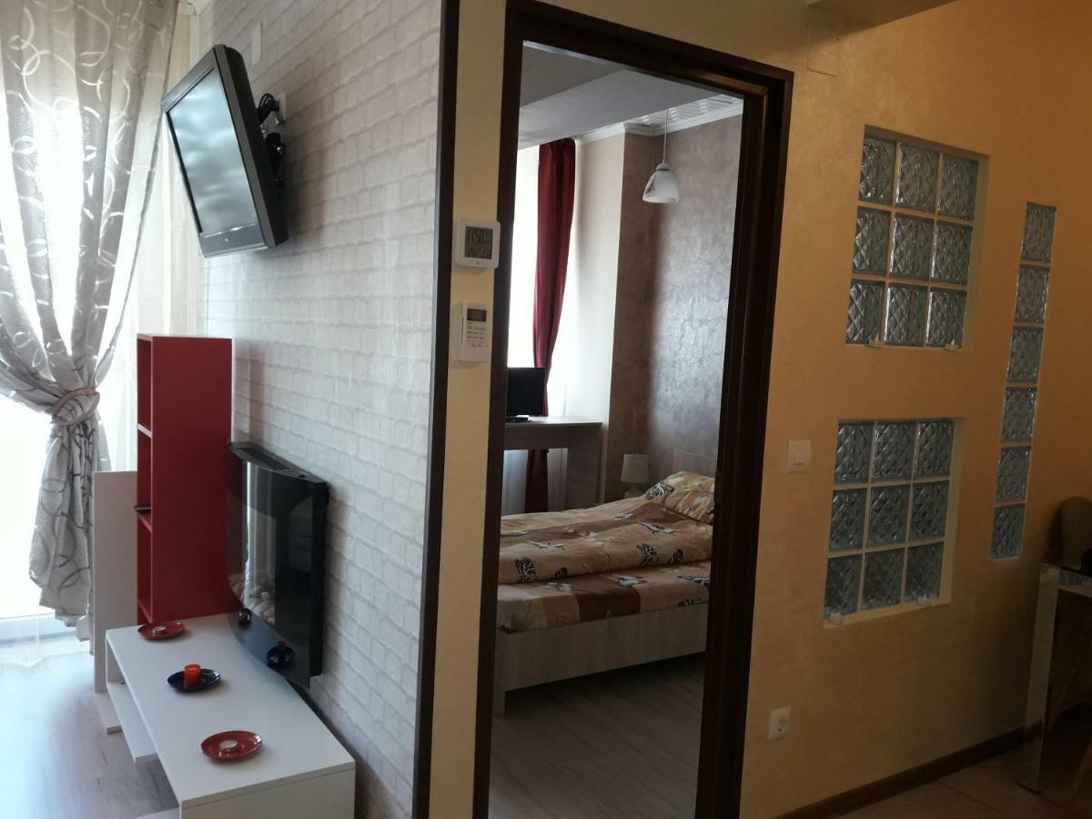 Ana'S Apartment Орадеа Екстериор снимка